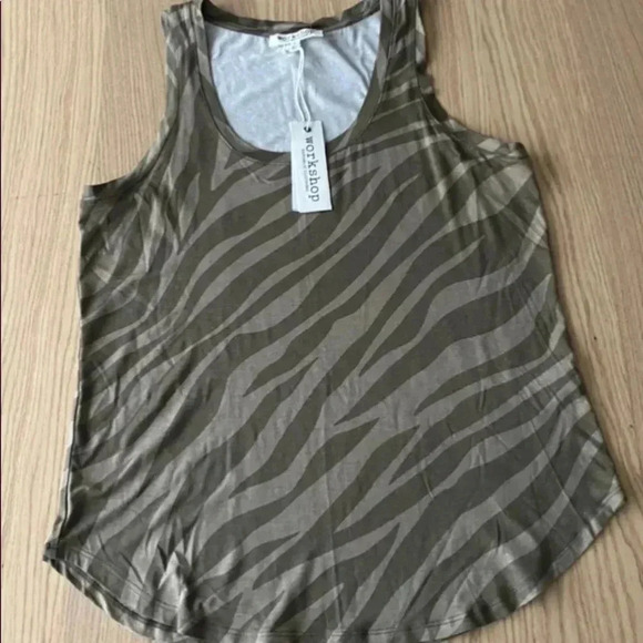 💥🆕Workshop Olive Zebra Print Tank Top S🆕 - Picture 2 of 10